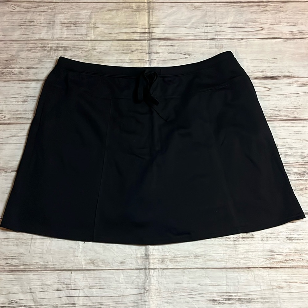 NWT Black Avenue Skort